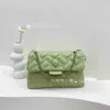 Bolsos de hombro elegantes Bolso con cabeza de águila Diseño para mujer Sentido Cadena de rejilla de diamante Volteado Pequeño cuadrado Bolsos de estilo cruzado único 240311