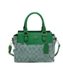 2023 Fashion Classical Womens Bag 2023 Ny nischdesigner Fashion Tote Bag med avancerad tryckt bärande crossbody-väska 02