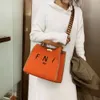 Fabriek 50% korting op promotionele merkontwerpers Dameshandtassen Hetzelfde merk tas voor dames Chinese stijl Nieuwe mode Letter Licht Luxe draagbare schoudertas