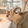 High quality fashion weave Texture niche hand-held woven bag for womens new bags single shoulder simple and stylish crossbody bucket