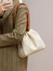 Bolsas de ombro Branco PU Feminino Couro Underarm Bag Francês Backet S Commuter Mulheres 2024 Moda Crossbody