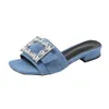 Slippers Silver 2024 Femmes Summer Squêtes strass de boucle de boucle buccle Low Talon Comfort Chaussures bleues Chaussures noires Sandalia