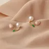 Orecchini a bottone 2024 Fiori freschi estivi Moda contratta Elegante perla fine Gioielli da donna di tendenza