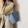 Axelväskor kvinnor canvas messenger liten koreansk denim kvinnliga studenter mode crossbody väska för flicka 2024 tyg hink