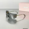 Designer Miaos Sonnenbrille MIU 54YS, genau wie Zhang Yuanyings trendige rahmenlose einteilige Sonnenbrille mit großem Rahmen JZF8