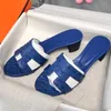 2024 pantofole da donna di design di grandi dimensioni uk7.5 sandali da spiaggia pantofola in pelle oran sandalo da donna sexy moda bianco nero blu arancione giallo mocassini da donna pantofole