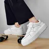 Scarpe da skateboard bianche casual in bianco con sneaker robuste da uomo non di marca HBP