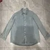 Kvinnors blusar Skjortor Designer 24 Spring New Style Temperament Aging Girl Flip Collar Denim Shirt Triangle Iron Label broderad kappa TR2M