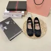 Designer Luxus -Kleiderschuhe rosa Mode minimalistische Ballettschuhe Bogen französische Satin Pink Flat Schuhe Mary Jane Womens