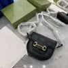 Mini sac à bandoulière demi-rond pour femmes, vente en gros d'usine, mode selle polyvalente pour téléphone portable, nouvelle collection 2024