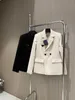 女性のスーツブレザーデザイナーハイエンドデザインセンス、白い小さなスーツジャケット、女性の2023年春と秋の新しいニッチファッションカジュアルFKHQ