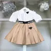 Merk Prinses jurk zomer baby trainingspakken Maat 110-160 CM kids designer kleding meisjes Witte kraag shirt en plooirok 24Mar