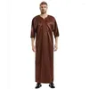 Abbigliamento etnico Raso Musulmano Uomo Ricamo Jubba Thobe Abito Saudi Musulman Camicia Islamico Arabo Caftano Dubai Abaya Eid Ramadan Abito