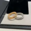 Screw Carter Rings Nagel V Gold plattiert Skulptur Nietring mit reiner handgefertigter Handwerkskunst fortgeschrittener Modeatmosphäre