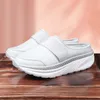 HBP Zapatillas de cuero para el hogar a la moda sin marca, antideslizantes, duraderas, estilo deportivo, zapatillas para mujer, zapatos de plataforma populares baratos para mujeres al por mayor