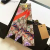 Ny designer Designad Womens Scarf Fashion Letter Copy Handbag Scarf Tie Hair Bundle 100% Silk Material Package Storlek 8*120