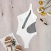 Roupa de banho feminina um ombro maiô peça 2024 monokini net bodysuit corte feminino natação banhistas sólidos