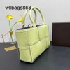 Handbags Capacity Bottegvenetas Arco Large Bags for Women the Sewing Line Wraps Edge Woven Bag Pure Color Cool Style Lady Shopping 35cm Purse