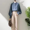 Kvinnors blusar Solid Color Women Shirt Elegant Stand Collar Cardigan Blus med lanter ärmar för formell affärsstil pendling