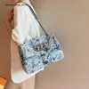 Pas cher En Gros Liquidation Limitée 50% Remise Sac À Main Halo Teint Chaîne Sac Femmes Grande Capacité Nouvel Été Polyvalent Denim Tissu Texture Populaire Une Épaule