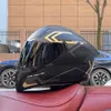 Casque de moto intégral résistant aux chocs et détails réfléchissants durables