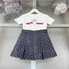 Neue Prinzessinnen-Kleid-Baby-Trainingsanzüge, Größe 90–160 cm, Kinder-Designerkleidung, Mädchen-T-Shirt und blauer kurzer Rock mit Logo-Aufdruck, 24. März