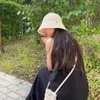 Breda randen hattar 2024 Summer Sun Hat Women's Korean version Enkel vävning ihålig semester split design temperament fast färg hink