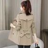 Spring Autumn Trench Coat Women kläder Slim Longsleved Short Windbreaker med Belt Casual Outwear Kvinnliga toppar Foder 240315