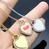 Designer Tiffancy Necklace Diamond Heart Halsband med kvinnligt hjärtformad bokstav hängande hjärtskylt krage ben V guld pläterad 18k guldhalsband samma stil