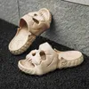 Sommar- och kvinnors tofflor Solid Color Skull Head Flat Heel Sandals av Dalwucavsa Designer Högkvalitativa mode tofflor Waterproof Beach Sports Slippers Gai