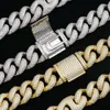 Eine Sammlung unverzichtbarer Modeelemente für trendbewusste Menschen, vereist mit kubanischer Moissanit-Halskette, einzigartiger Dign 1-Kauf