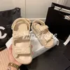 Designer Dad Sandaler Real Leather Slippers Toppkvalitet Luxury Camellia Summer Spring Grandad Quilted Buckle Platform Slides