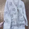 Tute da donna Perle di lusso Con perline Giacca in cashmere di visone Fiori Paillettes Ricamati Cardigan in peluche Cappotto Top con frange Pantaloncini floreali 2 pezzi