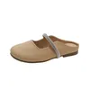 HBP icke-märkesflickor Foot Casual Shoes Spring Summer Solid Rubber Sole Ethnic Style Buckle Designer Sandaler Flat