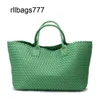 ハンドバッグBottegvenetas Cabat Woven Handmade Big Bag 22トレンディレジャーショッピングスター同じ大規模野菜バスケットパストラルスタイルソフト