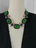 Colliers pendentifs Collier exagéré en verre vert médiéval européen et américain