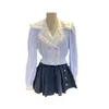 Top corto da donna a righe blu con colletto blu scuro in pizzo dal design di nicchia