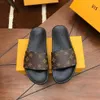 Designer slides Sandali di lusso Slip On da donna con fibbia dorata Slip On Sandali casual da donna in piscina marrone nero