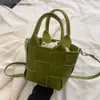 Yüksek kaliteli moda örgü çanta dokuma çanta kadın kore versiyonu yeni moda tote tasarım duyu crossbody kova