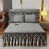 Jupe de lit de luxe, couvre-lit d'hiver sur la maison épaisse, draps de style jupe en dentelle, broderie en coton, tartinades de style européen