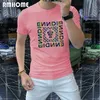 T-shirt da uomo T-shirt da uomo Abbigliamento Paillettes Lettere di diamanti Cotone Slim T-shirt maschili 2023 Estate Girocollo Top Stile giovanile Pevalent Man Wear J240316