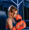 Schutzausrüstung Boxhandschuhe Erwachsener Mann Thai Kickboxen Handbandagen Atmungsaktive Frau Sanda Kampf- und Kampftrainingshandschuh Guantes Boxeo yq240318