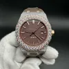 Montre automatique pour hommes en diamant brillant, boîtier en or rose bicolore, diamants CZ, cadran marron de 42 mm, bracelet en caoutchouc marron.