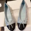 Diseñador Channel Loafers Brand Paris Black Ballet Flats Zapatos de canal Mujeres Acolchadas Cuero Genuino Non Slip Luxury Red Luxury Redons Damas Dames zapatos