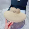 Gräs Braid Designers Visir Hat For Womens Men mode Märke stråhattar Kvinnor Luxur Designer Casquette Beach Sunhat High Quality