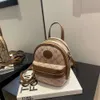 Heiße Werbeaktion Designer-Umhängetasche Hersteller verkaufen Schockpreis Kostenlose Post Damen neuer modischer bedruckter Rucksack Vielseitige beliebte kleine Freizeit-Reisetasche