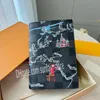 Designer unisex carteira homens titulares de cartão mulheres carteiras dos desenhos animados graffiti titular de passaporte estilo de viagem mulheres bolsa moedas bolsas em relevo saco curto com caixa