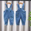 Barn babykläder jumper pojkar flickor dungarees spädbarn lektion byxor denim jeans overaller småbarn jumpsuits 240307