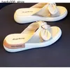 النعال النسائية النعال الصيفية 2024 جديدة سميكة سميك منحدرة الأحذية العصرية والعصرية الجنية الشاطئية Flip Q240318