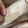 2024 Nuevo bolso de mano para mujer, bolso de hombro personalizado de alta gama con bandolera de piel de oveja, correa para el hombro de gran capacidad, desmontable, todo elegante 5BG263